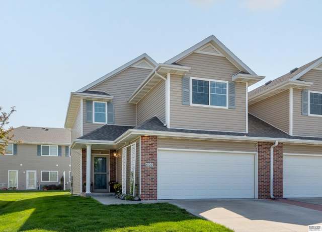 Property at 6122 Oakley St, Lincoln, NE 68512, 3 beds, 2.5 baths