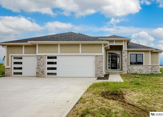Property at 12386 Fenwick St, Papillion, NE 68046, 4 beds, 3 baths