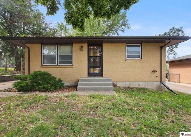 Property at 931 Nelson St, Lincoln, NE 68521, 4 beds, 2 baths