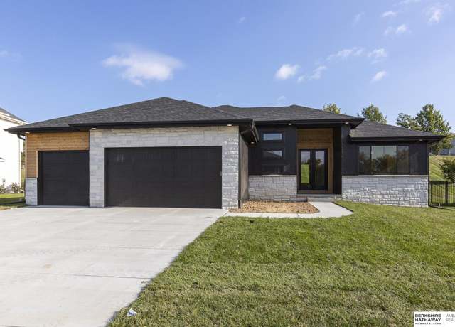 Property at 18301 Acorn Dr, Gretna, NE 68028, 5 beds, 3.5 baths