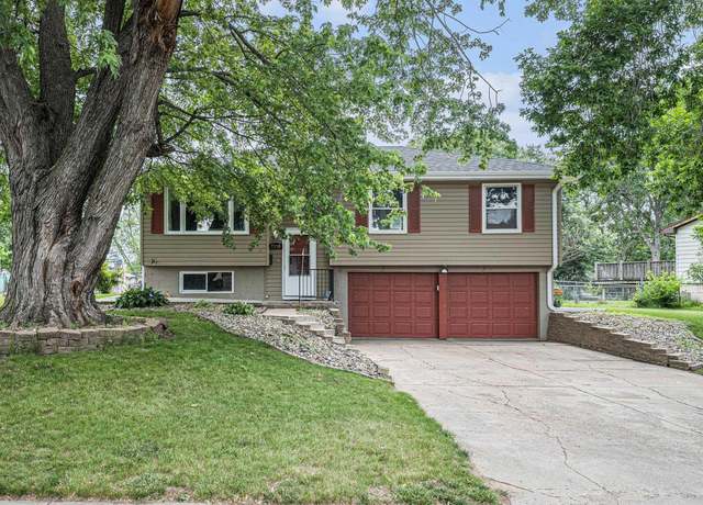 Property at 7119 Pine Dr, La Vista, NE 68128, 3 beds, 1.5 baths