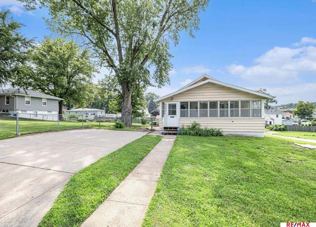 Property at 4004 S 39th St, Omaha, NE 68107-0000, 3 beds, 1.5 baths
