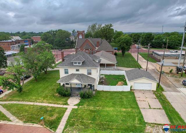 Property at 1820 M St, Auburn, NE 68305, 3 beds, 2 baths