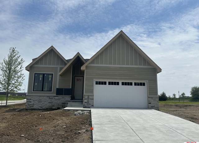 Property at 20101 W St, Omaha, NE 68135, 4 beds, 2.5 baths