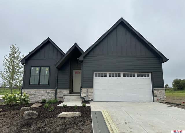 Property at 20101 W St, Omaha, NE 68135, 4 beds, 2.5 baths