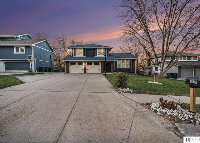 Property at 2912 Lynnwood Dr, Bellevue, NE 68123, 5 beds, 3.5 baths