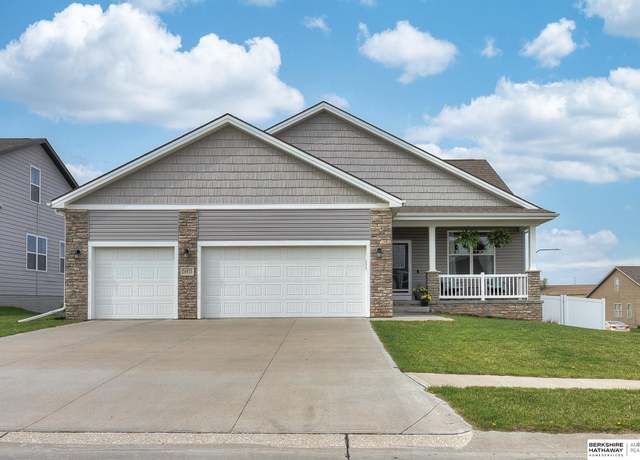 Property at 16933 Jackson Ave, Gretna, NE 68028, 3 beds, 3 baths