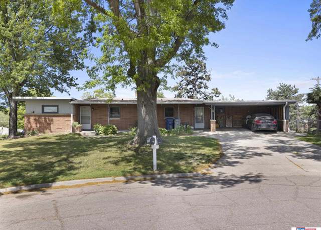 Property at 4620 Eden Cir, Lincoln, NE 68506, 4 beds, 4 baths
