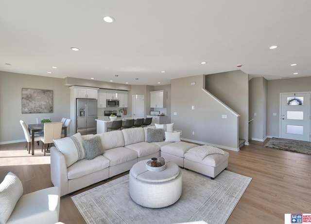 Property at 350 N 105th St, Lincoln, NE 68527, 4 beds, 3.5 baths