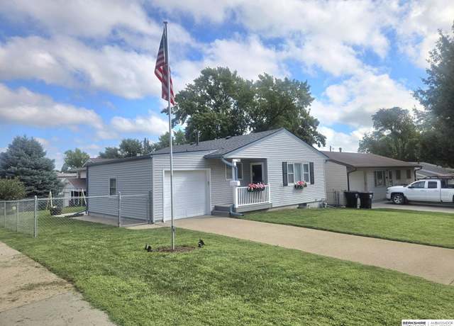 Property at 518 W Sherman St, Papillion, NE 68046, 3 beds, 1 bath