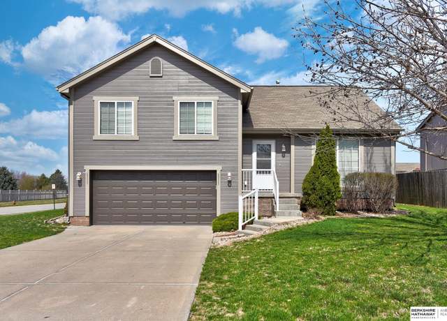 Property at 20946 Oak St, Gretna, NE 68028, 3 beds, 2 baths