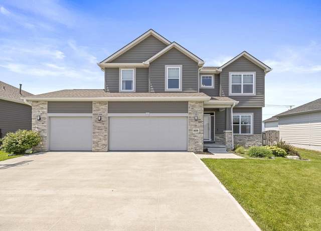 Property at 8008 N 167th Ave, Bennington, NE 68007, 4 beds, 3 baths