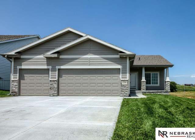 Property at 12206 S 113th St, Papillion, NE 68046, 4 beds, 3 baths
