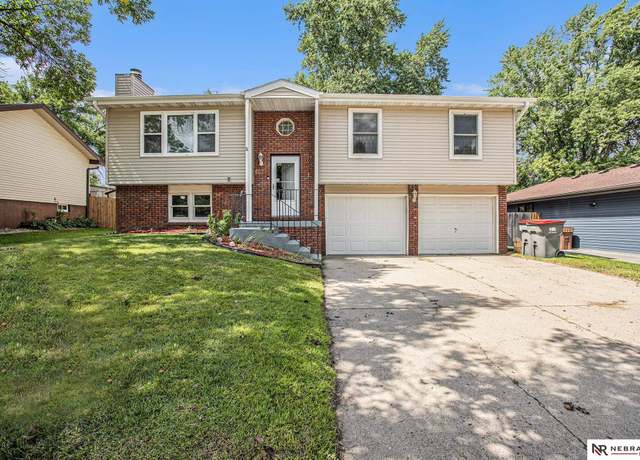 Property at 6123 NW 9th St, Lincoln, NE 68521, 3 beds, 2 baths