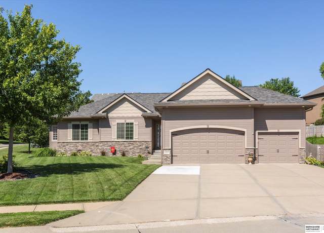 Property at 6302 N 155th Cir, Omaha, NE 68116, 3 beds, 2 baths