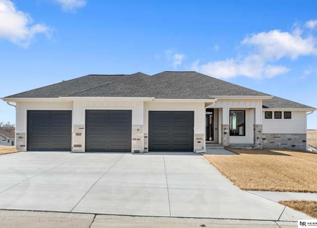 Property at 16055 Center West Haden Dr, Bennington, NE 68007, 3 beds, 2 baths