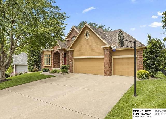 Property at 510 W Centennial Rd, Papillion, NE 68046, 4 beds, 4 baths