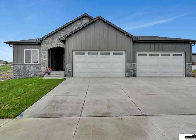 Property at 9527 Breashears St, Lincoln, NE 68516, 5 beds, 3 baths