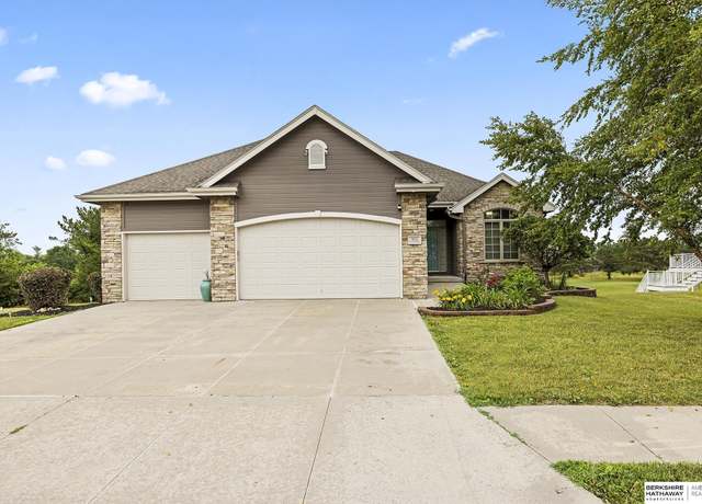 Property at 5003 Council Pointe Rd, Council Bluffs, IA 51501, 4 beds, 3 baths
