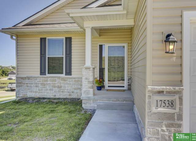 Property at 17526 Robin Dr, Omaha, NE 68136, 3 beds, 3 baths