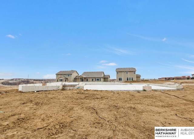 Property at 10415 Cimarron St, Papillion, NE 68046, 3 beds, 2 baths