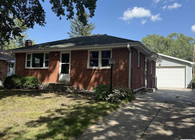 Property at 2640 S 53rd St, Lincoln, NE 68506, 2 beds, 1.5 baths
