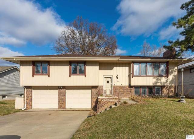 Property at 10718 Old Maple Rd, Omaha, NE 68134, 4 beds, 2.5 baths