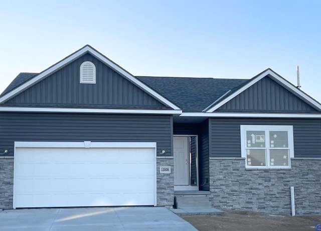 Property at 13008 S 49th St, Papillion, NE 68133, 3 beds, 2.5 baths