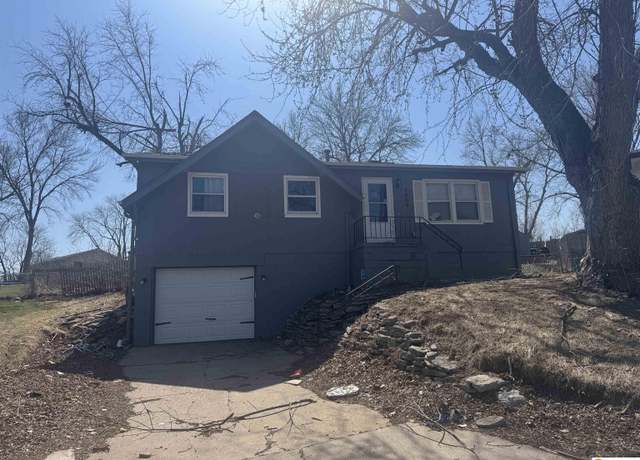 Property at 4809 N 130th Cir, Omaha, NE 68164, 3 beds, 2 baths