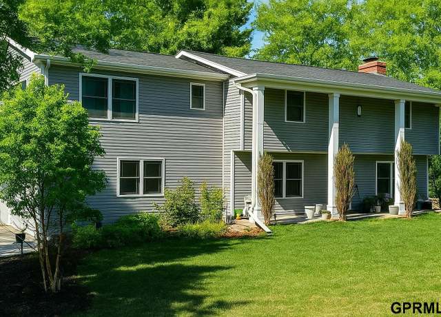 Property at 10922 Bel Air Dr, Omaha, NE 68144, 4 beds, 2.5 baths