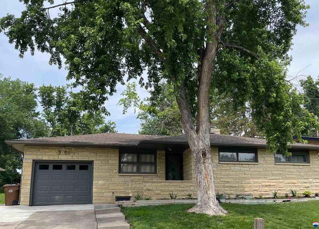 Property at 3026 Prairie Rd, Lincoln, NE 68506, 3 beds, 2 baths