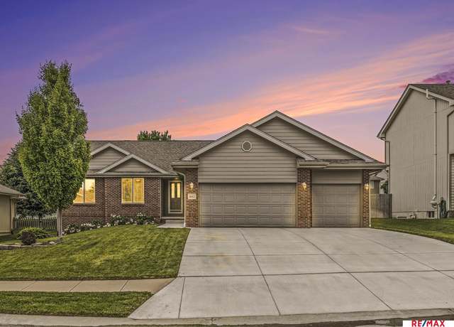 Property at 16413 Willow St, Omaha, NE 68136, 4 beds, 3 baths