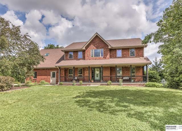Property at 20112 Vanlea Dr, Gretna, NE 68028, 5 beds, 3.5 baths