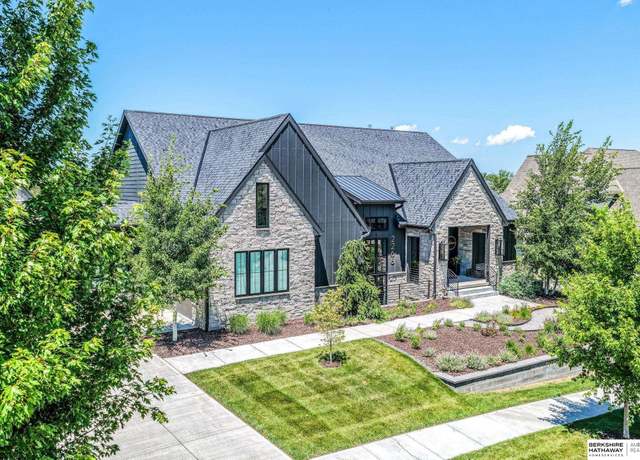 Property at 2268 S 218th Ave, Omaha, NE 68022, 4 beds, 3.5 baths