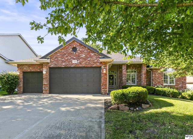 Property at 19726 K St, Omaha, NE 68135, 4 beds, 5 baths