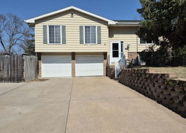 Property at 8029 Manderson Cir, Omaha, NE 68134, 3 beds, 1.5 baths