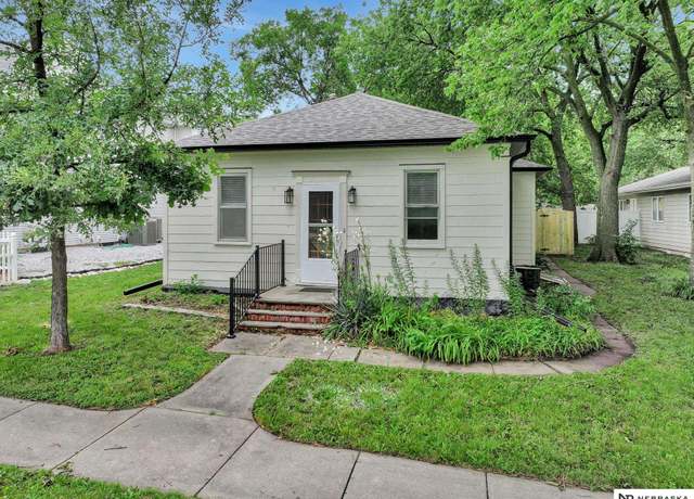 Property at 114 Chestnut St, Hickman, NE 68372, 2 beds, 1 bath