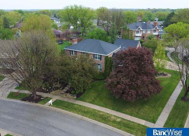 Property at 6440 Ponderosa Dr, Lincoln, NE 68510, 4 beds, 3.5 baths