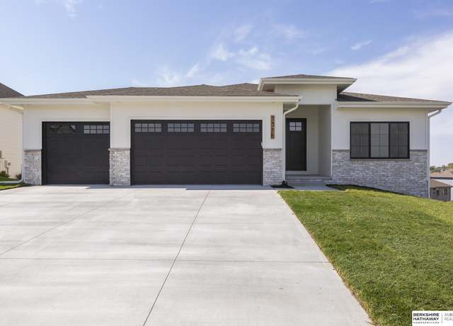 Property at 18211 Acorn Dr, Gretna, NE 68028, 3 beds, 2.5 baths