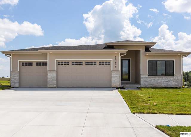 Property at 18211 Acorn Dr, Gretna, NE 68028, 3 beds, 2.5 baths