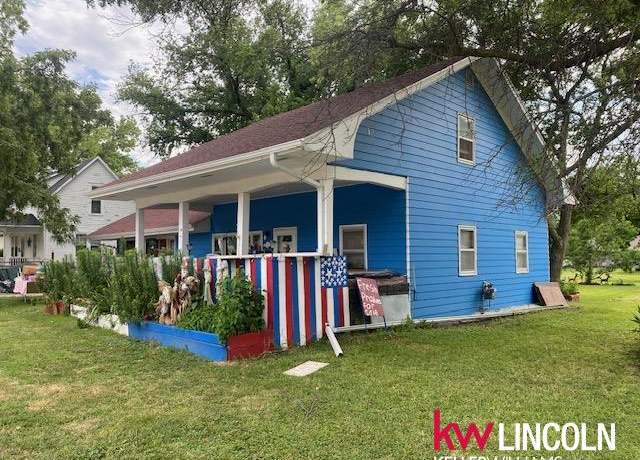 Property at 723 N 16 St, Beatrice, NE 68310, 4 beds, 1 bath