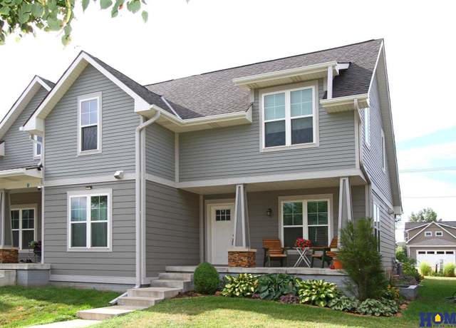 Property at 841 E St, Lincoln, NE 68508, 2 beds, 3.5 baths