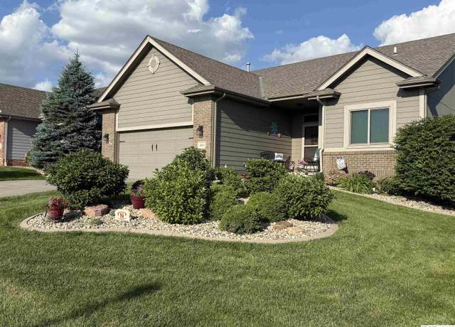 Property at 8215 S 107 St, La Vista, NE 68128, 4 beds, 3 baths