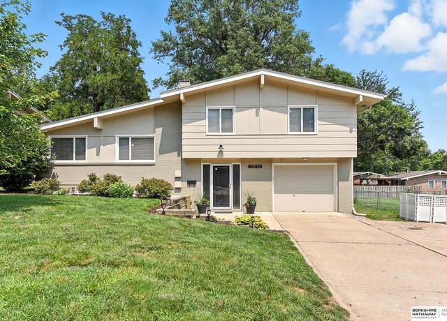 Property at 13510 Hickory Cir, Omaha, NE 68144, 3 beds, 3 baths