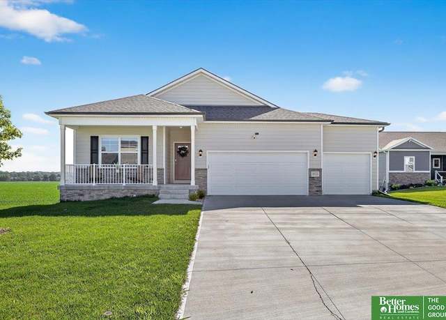 Property at 8523 S 63 St, Omaha, NE 68157, 4 beds, 3 baths