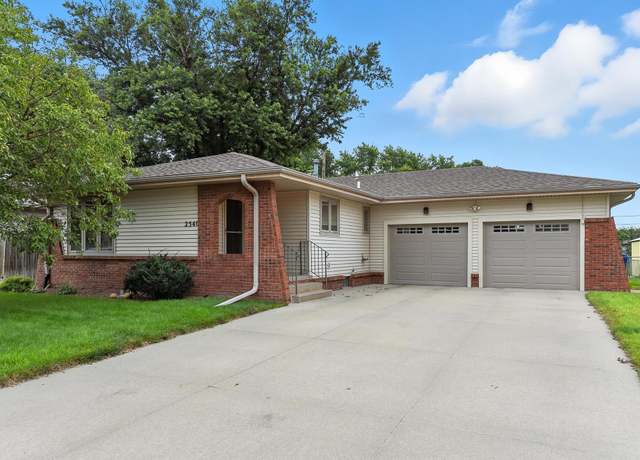 Property at 2540 N Wyoming Ave, Fremont, NE 68025, 3 beds, 2 baths