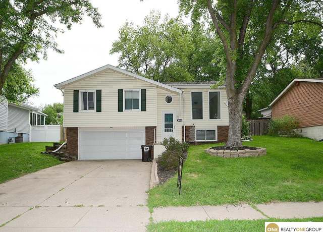 Property at 6115 NW 6th St, Lincoln, NE 68521, 3 beds, 2 baths