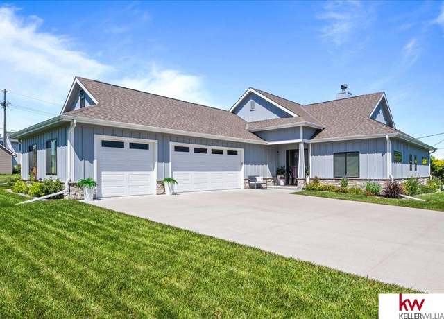 Property at 9811 Rock Creek Rd, Plattsmouth, NE 68048, 3 beds, 3.5 baths