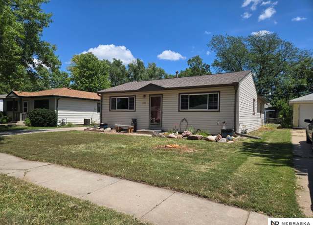 Property at 1250 N 55th St, Lincoln, NE 68504, 3 beds, 1 bath