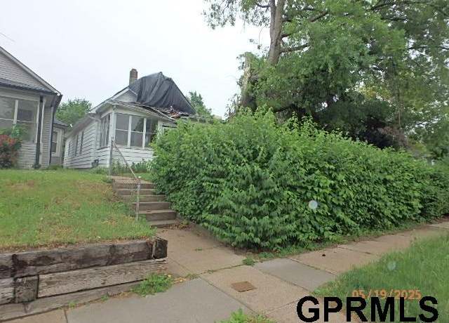 Property at 1935 S 11th St, Omaha, NE 68106, 3 beds, 1 bath